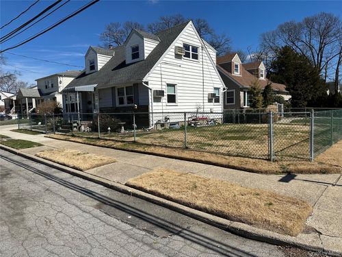 One Waverly Pl, Valley Stream, NY, 11580-3013 | Card Image