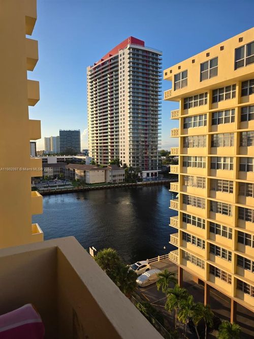 apt-809-1833 S Ocean Dr, Hallandale Beach, FL, 33009-4910 | Card Image