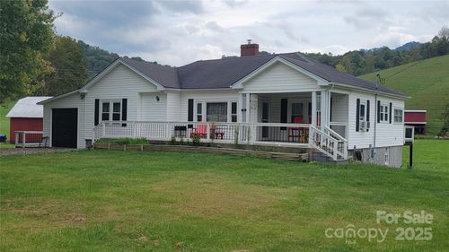 18 Misty Meadows Rd, Burnsville, NC, 28714-5914 | Card Image