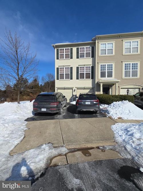 9249 Alvyn Lake Cir, BRISTOW, VA, 20136-6148 | Card Image