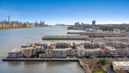 402-402 Chase Ct, Edgewater, NJ, 07020 | Card Image