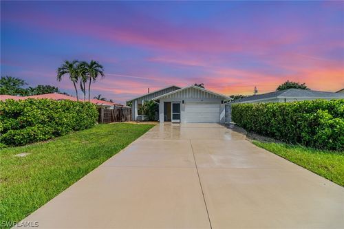 517 98th Ave N, Naples, FL, 34108-2219 | Card Image