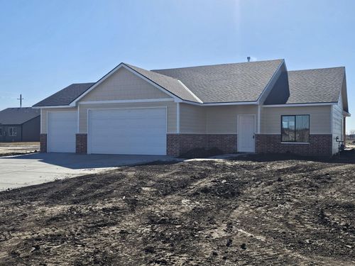 1611 S Midway Ct, Valley Center, KS, 67147 | Card Image