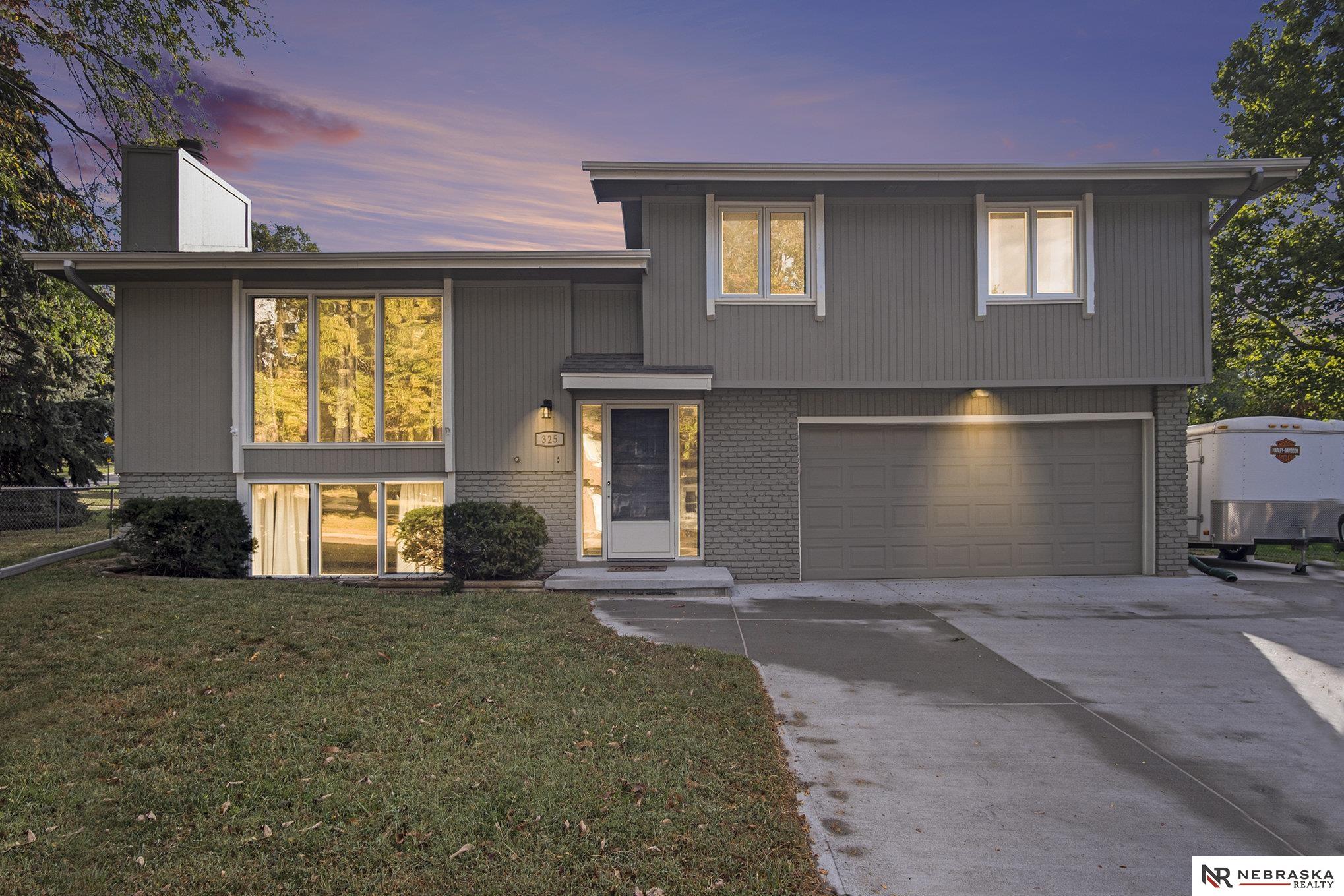 152nd St, Omaha, NE 68154