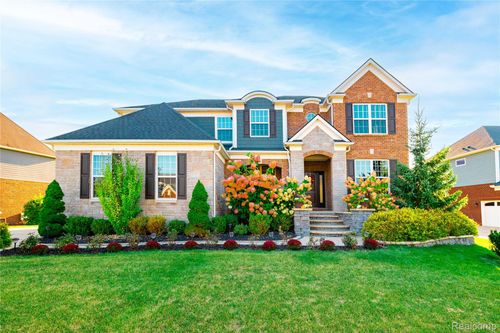 22721 Arcadia Blfs, South Lyon, MI, 48178-8732 | Card Image