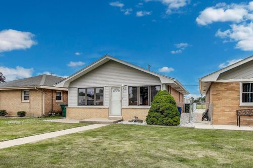 6105 83rd St, Burbank, IL, 60459-1801 | Card Image