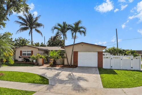 600 Sw 67th Ave, Pembroke Pines, FL, 33023 | Card Image
