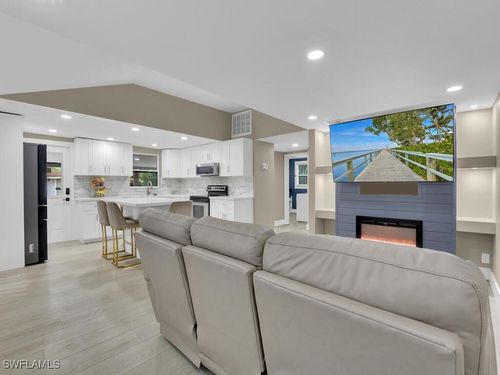 2180 Della Drive, NAPLES, FL, 34117 | Card Image