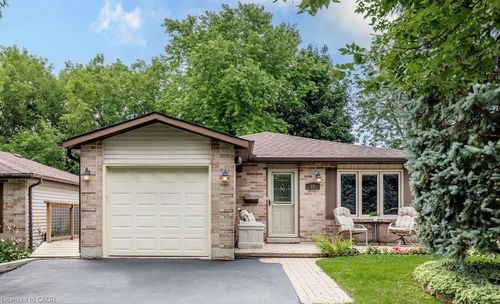 21 Maitland Dr, Barrie, ON, L4M5W1 | Card Image