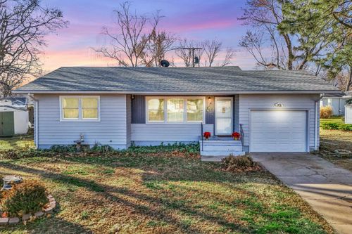 5 Grove Ct, Newton, KS, 67114-1560 | Card Image