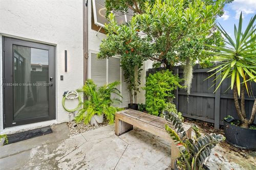 11073 Sw 70th Ln, Miami, FL, 33173-2104 | Card Image
