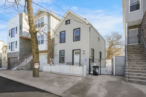 418 S 10th St, Newark, NJ, 07103-2129 | Card Image
