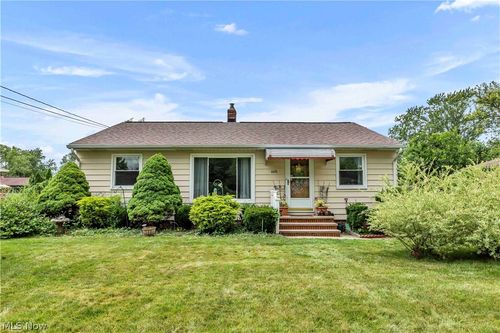6676 Mackenzie Rd, North Olmsted, OH, 44070-4916 | Card Image