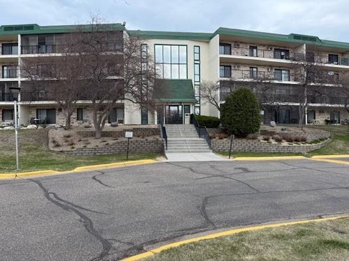 apt-301-10411 Cedar Lake Rd, Minnetonka, MN, 55305-3284 | Card Image