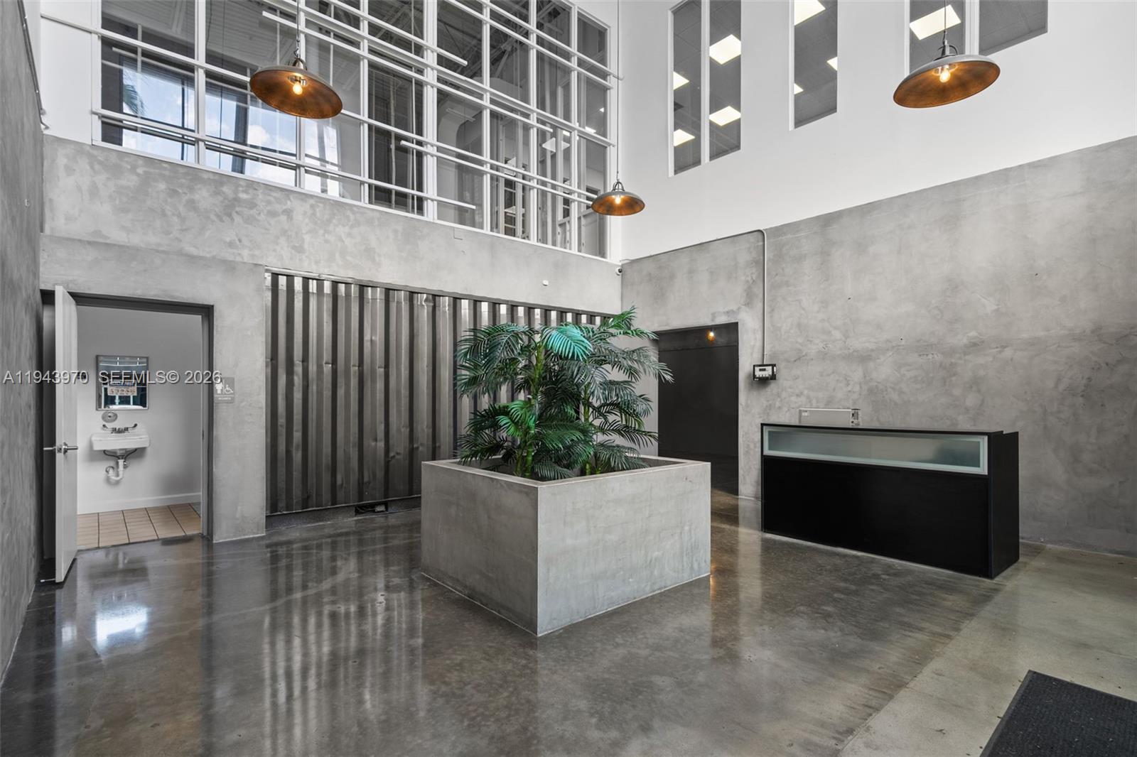4-7620 Nw 25Th St, Miami, FL 33122
