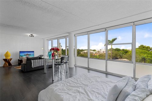 303-900 Bay Dr, Miami Beach, FL, 33141-5623 | Card Image