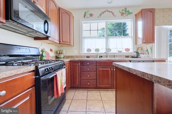 8182 Cobble Pond Way, Townhouse with 4 bedrooms, 3 bathrooms and null parking in MANASSAS VA | Image 20