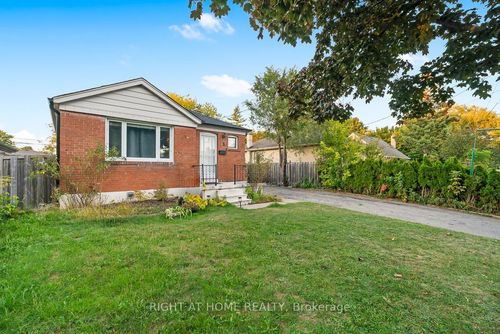 6 Melody Rd, North York, ON, M9M1C7 | Card Image