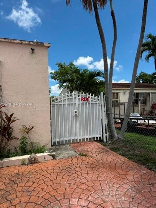 2-90 Flagami Blvd, Miami, FL, 33144-2662 | Card Image