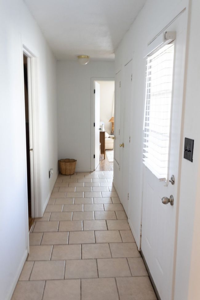View of corridor | Image 14