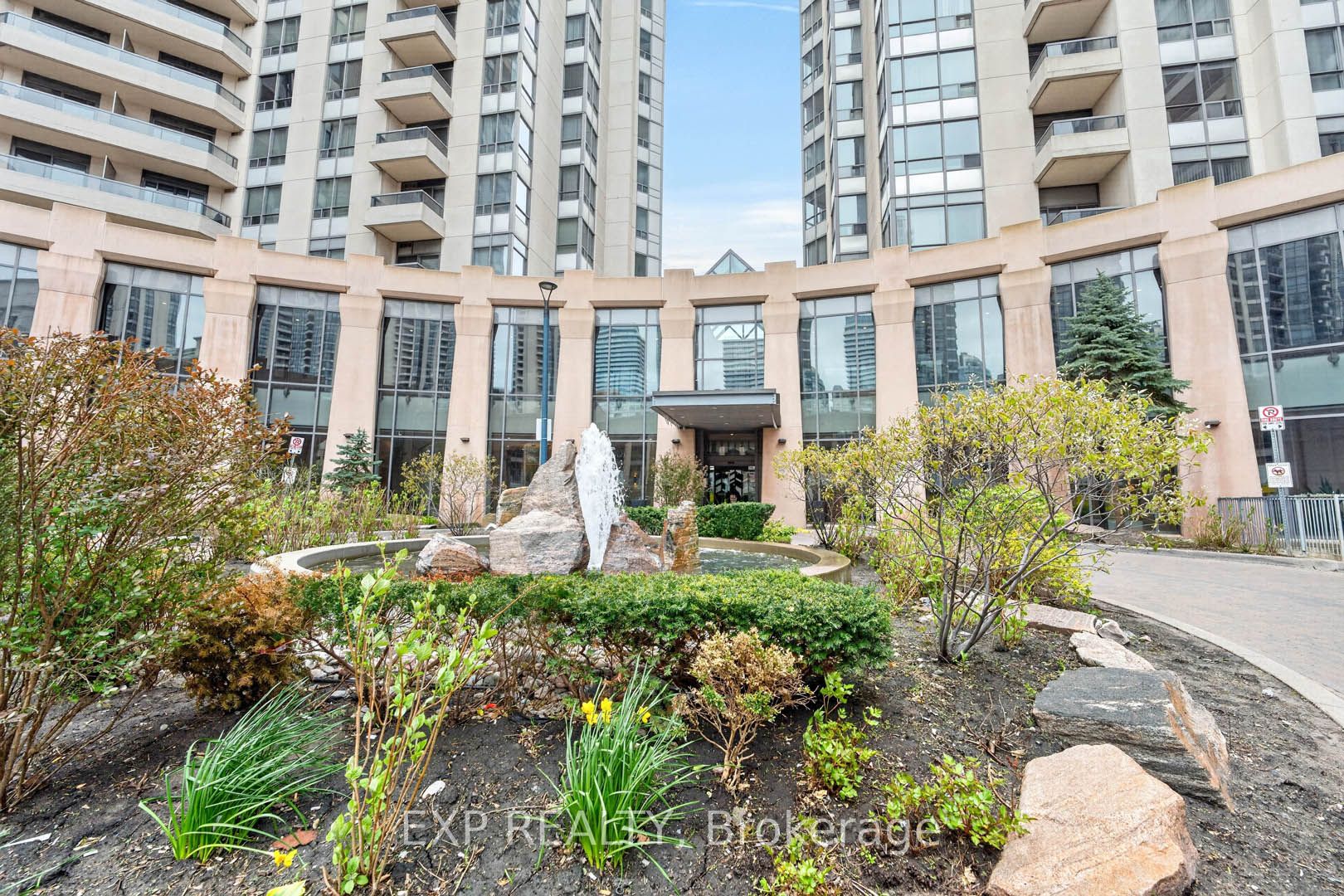 Residential in Toronto C14 3