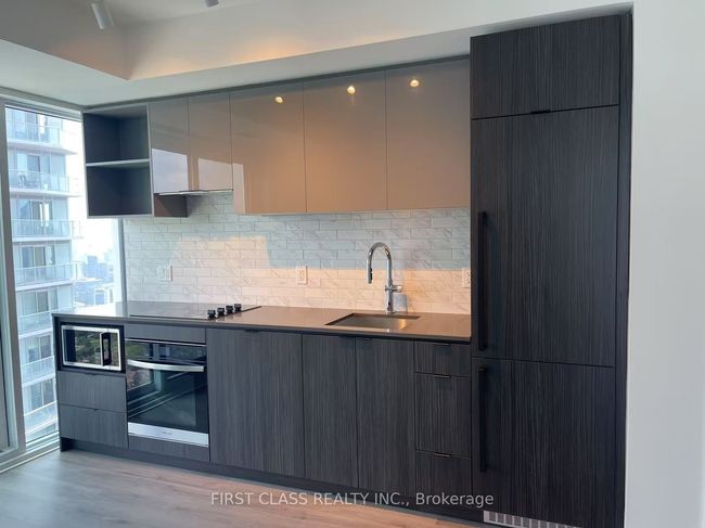5006 - 252 Church St, Condo with 2 bedrooms, 1 bathrooms and null parking in Toronto ON | Image 4