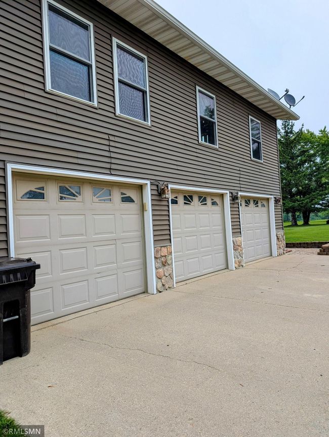 3 stall garage | Image 47