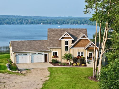 21273 Glacial Ridge Trl, Fergus Falls, MN, 56537-7362 | Card Image