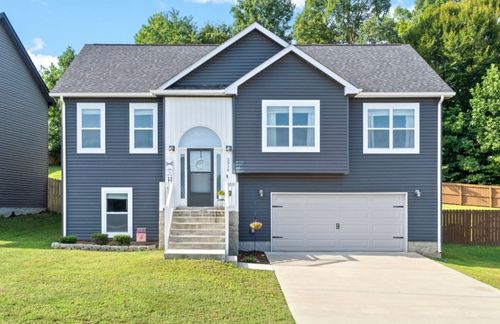2916 Feng Way, Clarksville, TN, 37040-1453 | Card Image
