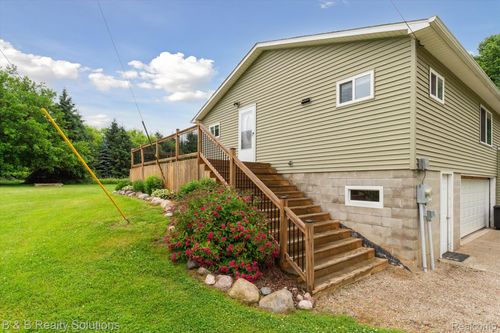 5380 Otter Lake Rd, Otter Lake, MI, 48464-9517 | Card Image