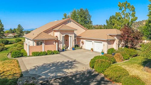 3120 Shield Crest Dr, Klamath Falls, OR, 97603-9483 | Card Image