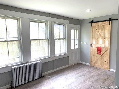 75 Foster Ave, Sayville, NY, 11782-3127 | Card Image