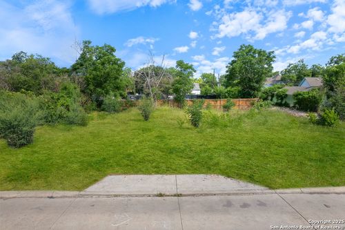 201 Woodby Ct, San Antonio, TX, 78212-5037 | Card Image