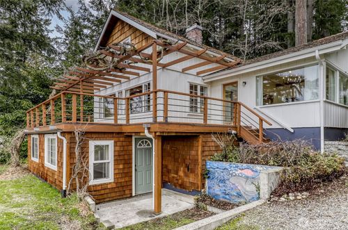 13585 Manzanita Rd Ne, Bainbridge Island, WA, 98110-4240 | Card Image