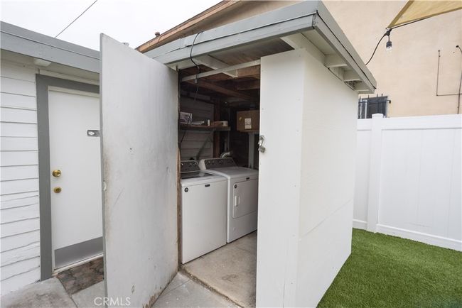 Enclosed Laundry | Image 20
