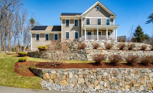 18 Scenic Dr, Manchester, NH, 03104-2013 | Card Image