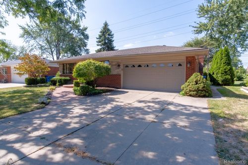27207 Huntington Dr, Warren, MI, 48088-6051 | Card Image