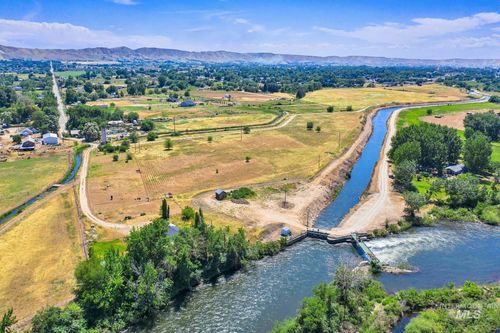 1870 Meyer Ln, Emmett, ID, 83617-2801 | Card Image