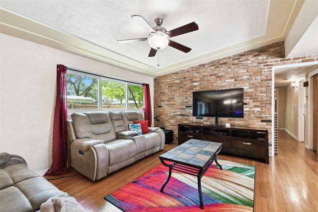 422 Dunedin Cir, House other with 4 bedrooms, 2 bathrooms and null parking in TEMPLE TERRACE FL | Image 4