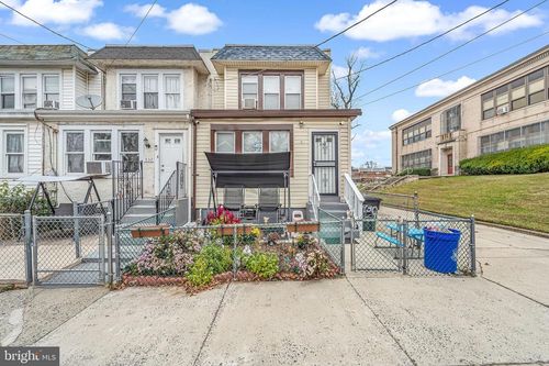 930 N 32nd St, CAMDEN, NJ, 08105-4220 | Card Image