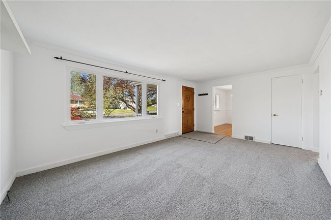 304 E Patty Ln, House other with 3 bedrooms, 2 bathrooms and 1 parking in Monroeville PA | Image 4