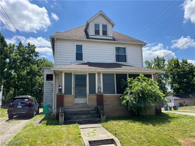 View of front of home featuring a front lawn | Image 1