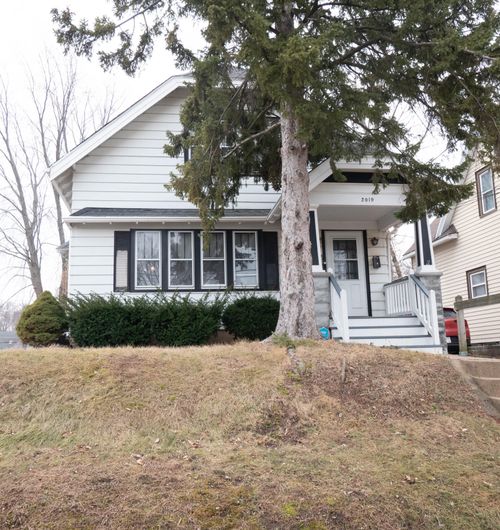 2019 E Saint Francis Ave, Saint Francis, WI, 53235-3634 | Card Image