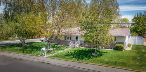 408 Hillcrest Dr, Worland, WY, 82401-9999 | Card Image