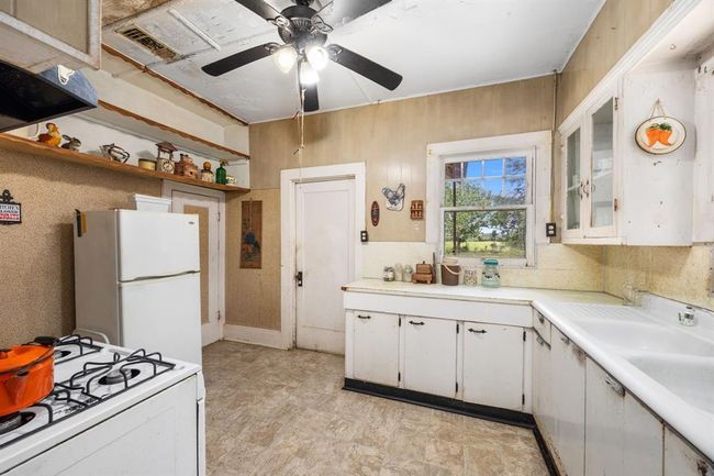 600 Brazos St, House other with 2 bedrooms, 1 bathrooms and 1 parking in Glidden TX | Image 9