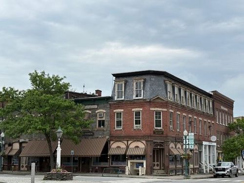 3 Elm St, Woodstock, VT, 05091-1060 | Card Image