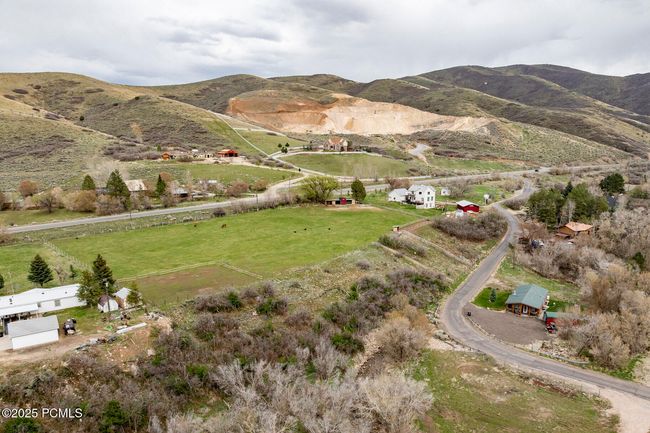 4611 S Cove Ln, Home with 3 bedrooms, 3 bathrooms and null parking in Daniel UT | Image 7