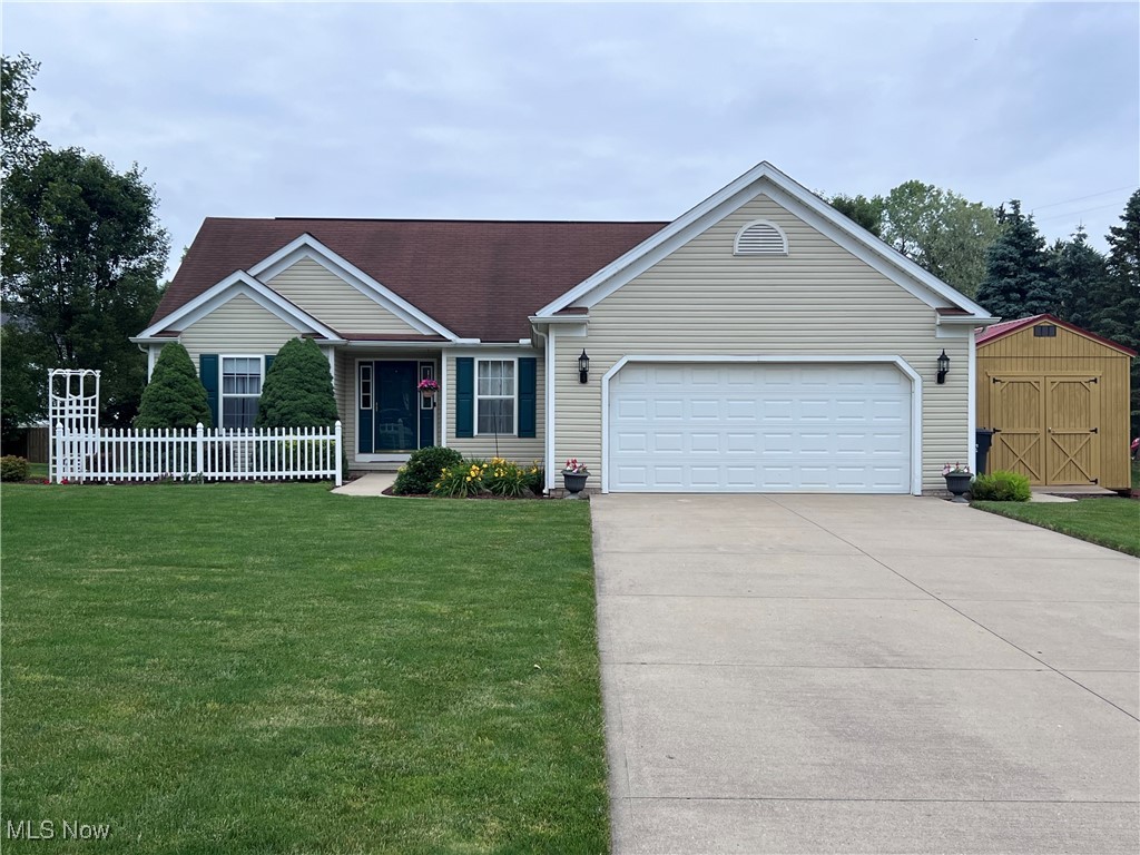 White Pine Dr, Ravenna, OH 44266