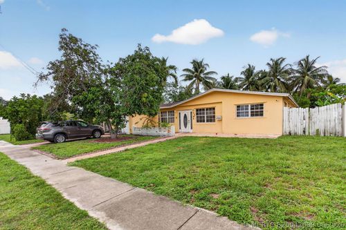 4390 Nw 35th Ave, Lauderdale Lakes, FL, 33309-4124 | Card Image