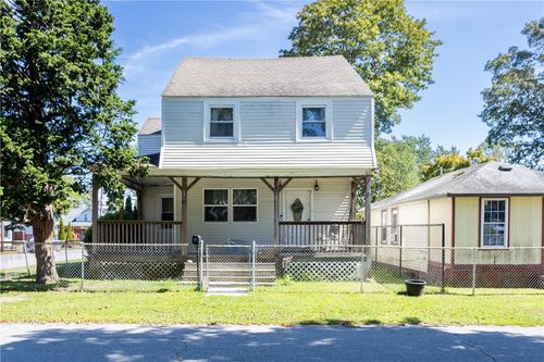 52 Uncas St, Warwick, RI, 02889-9525 | Card Image